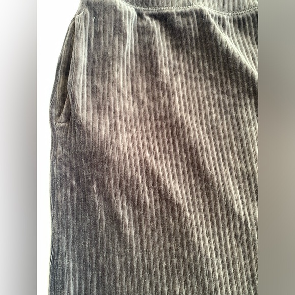 Uniqlo corduroy Skirt - Picture 2 of 6
